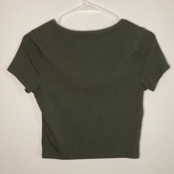 Ribbed V-Neck Olive Green Wild Fable Crop Top Size Medium - Picture 2 of 3